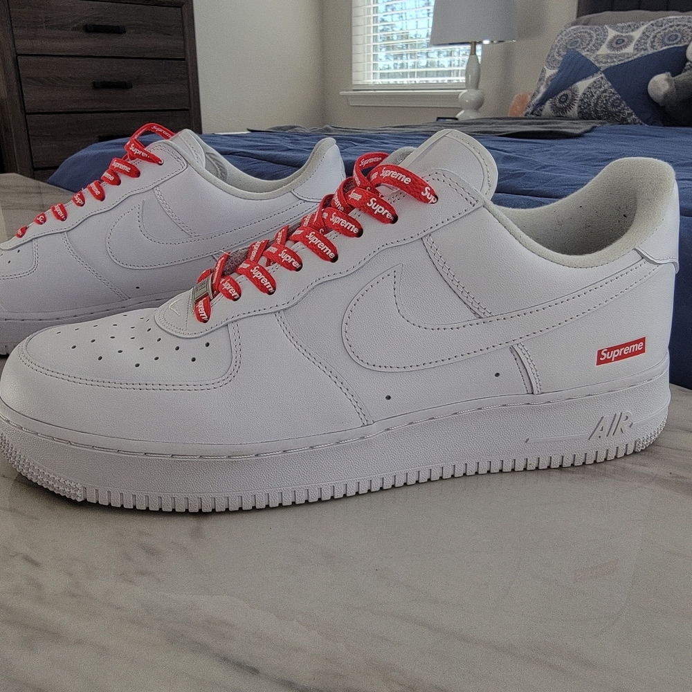 Nike Air Force One Supreme Collab. #CU9225-100. Size M12